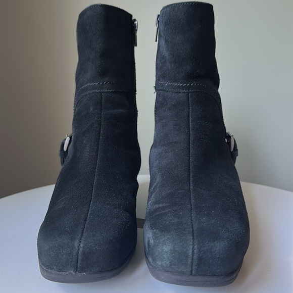 La Canadienne Waterproof Suede Buckle Detail Side Zip Low Wedge Ankle Boot *Read - Picture 11 of 15